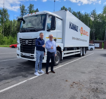 Сергей Когогин приехал на ПМЭФ за рулем нового грузовика КАМАЗ-65658