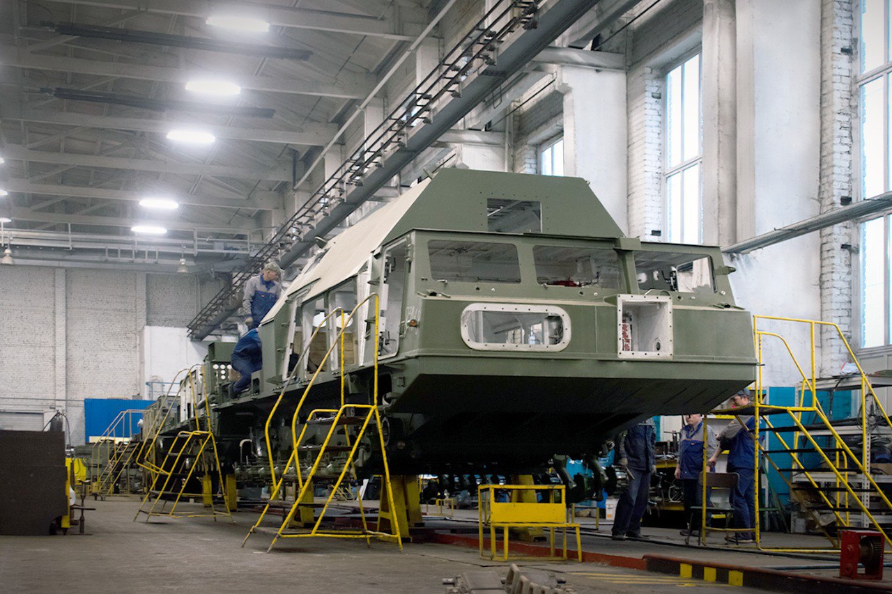 Липецкий механический завод выполнил госконтракт на поставку самоходных гусеничных шасси