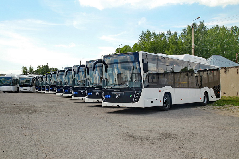 КАМАЗ передал в Новосибирск партию автобусов