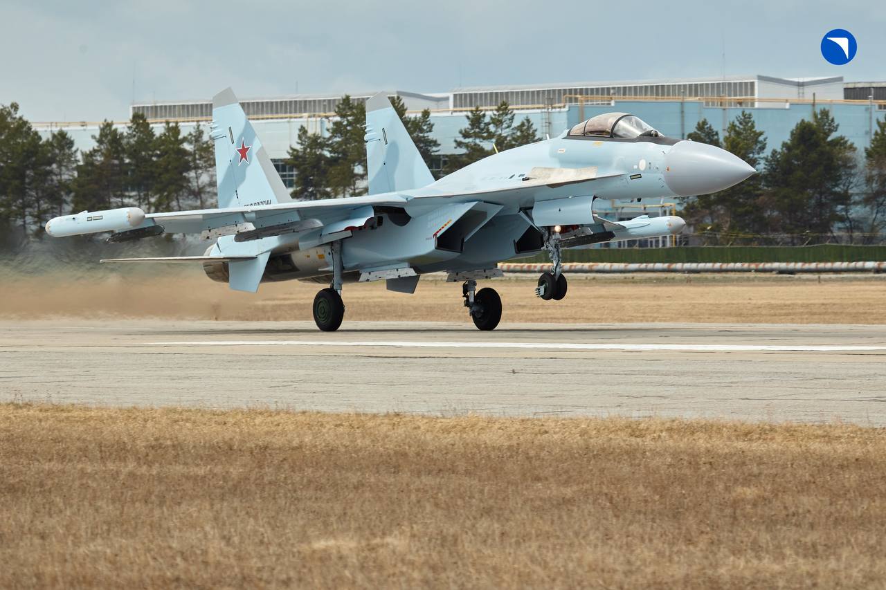 ОАК поставила Минобороны России новые самолеты Су-35С