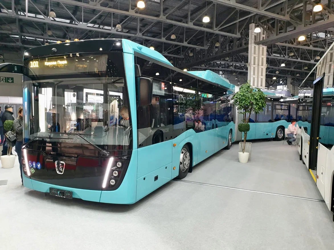 В Санкт-Петербурге протестируют новый автобус-гармошку «КАМАЗ»