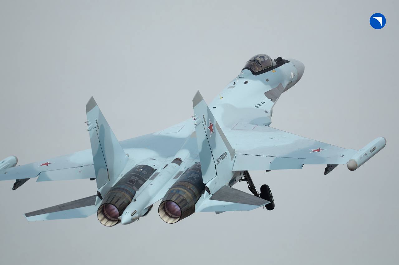 ОАК передала ВКС России новую партию истребителей Су-35С