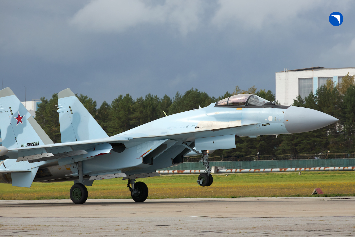 ОАК передала Минобороны РФ новые истребители Су-35С