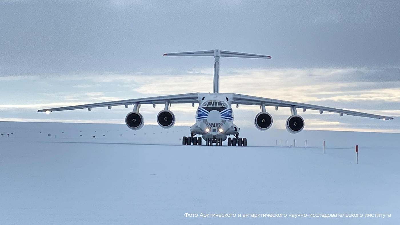 Ил-76ТД-90ВД открыл эксплуатацию нового аэродрома в Антарктиде