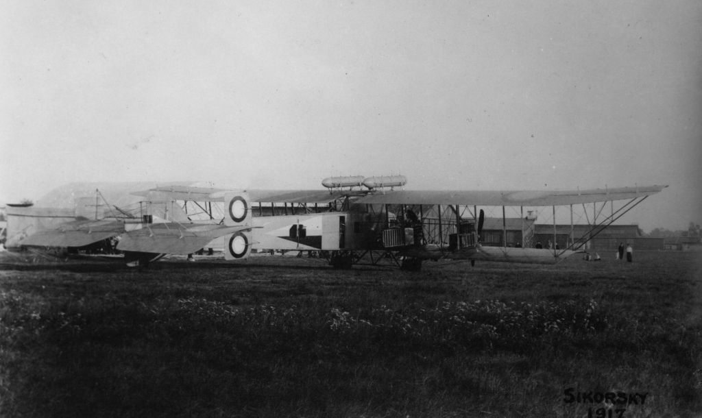 2560px_Sikorsky_Ilia_Muromets_rear_with_tail_gun_5958743803_grayscale.jpg