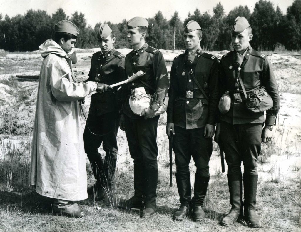 dozimetristy-kruglosutochno-veli-radiacionnoe-nablyudenie.jpg
