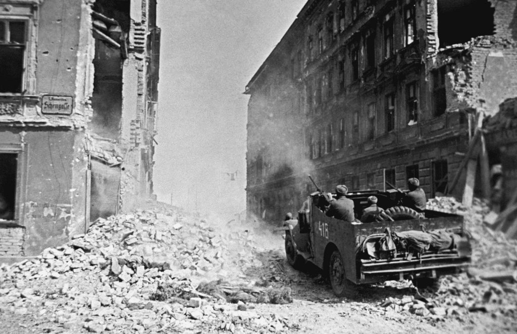 Austria_Vena_M3_Scaut_1945_autor_E_Haldey.jpg
