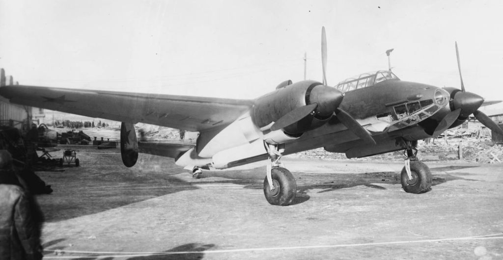 1_Prototip_103VS_na_territorii_zavoda_166_v_Omske_vesna_1942_g_.jpg