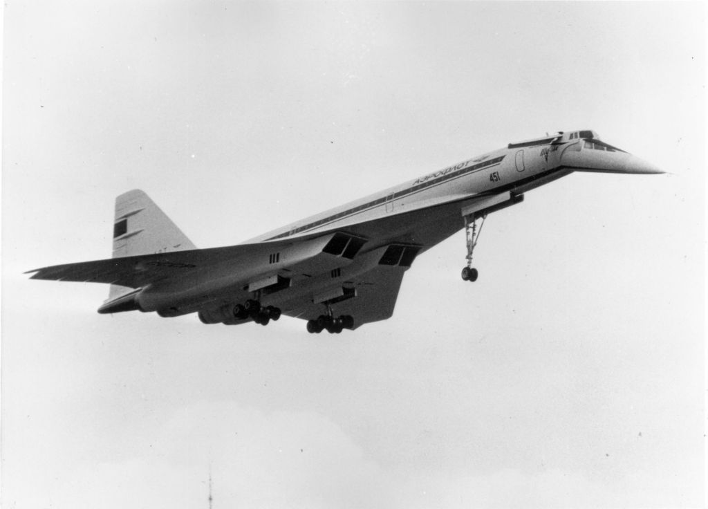 2.Tu-144-zahodit-na-posadku..jpg