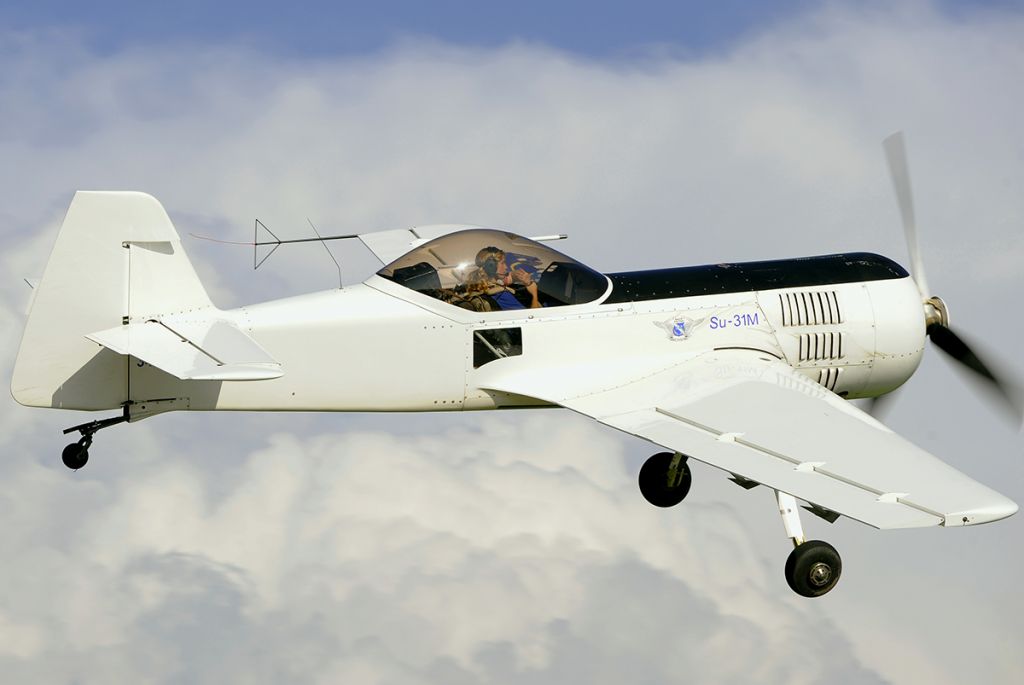 Svetlana_Kapanina_in_flight!_(4707122139).jpg