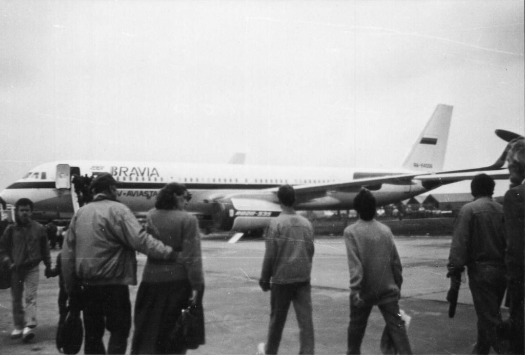 Tupolev_TU-204_MAKS93.jpg