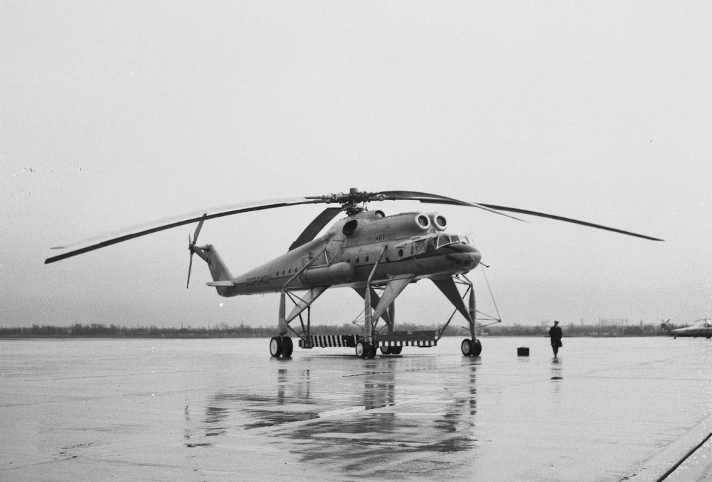 Russische_luchtreuzen_op_Rotterdam_Airport,_Bestanddeelnr_918_9452.jpg