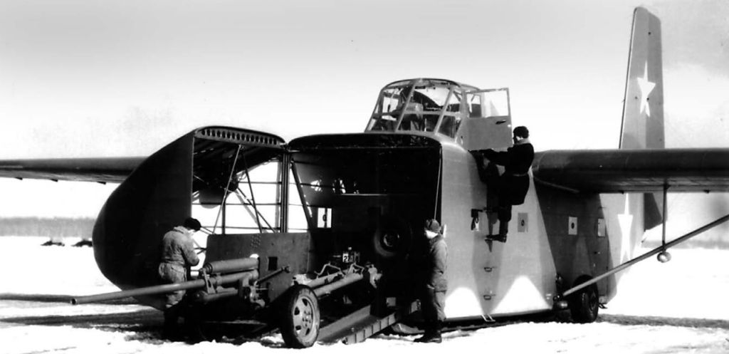 GAZ-67-s-pushkoj-ZiS-57-zagruzhaetsya-v-planer-YAk-14..jpg GAZ-67-s-pushkoj-ZiS-57-zagruzhaetsya-v-planer-YAk-14..jpg