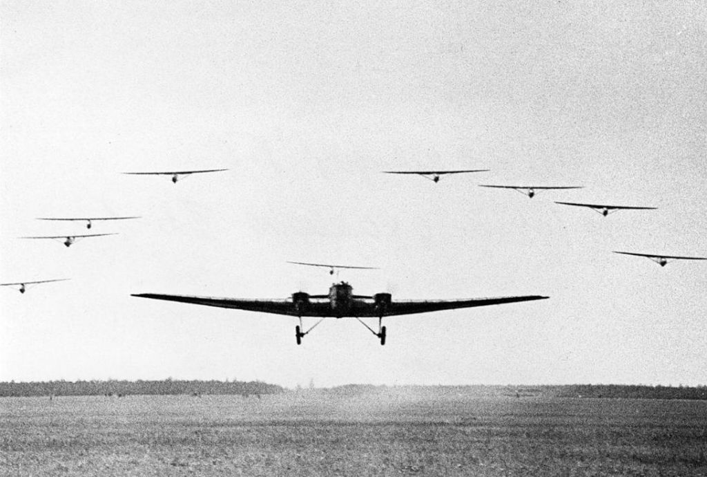 11.Aeropoezd-TB-1-i-devyat-planerov-G-9.-1.jpg