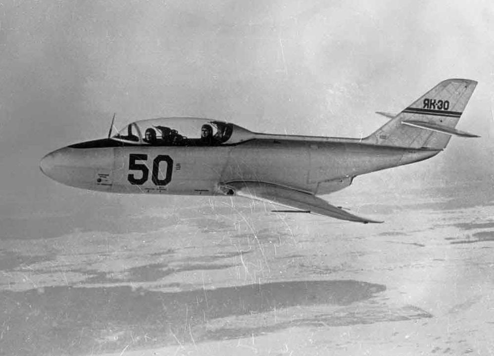 14.YAk-30-v-polete..jpg