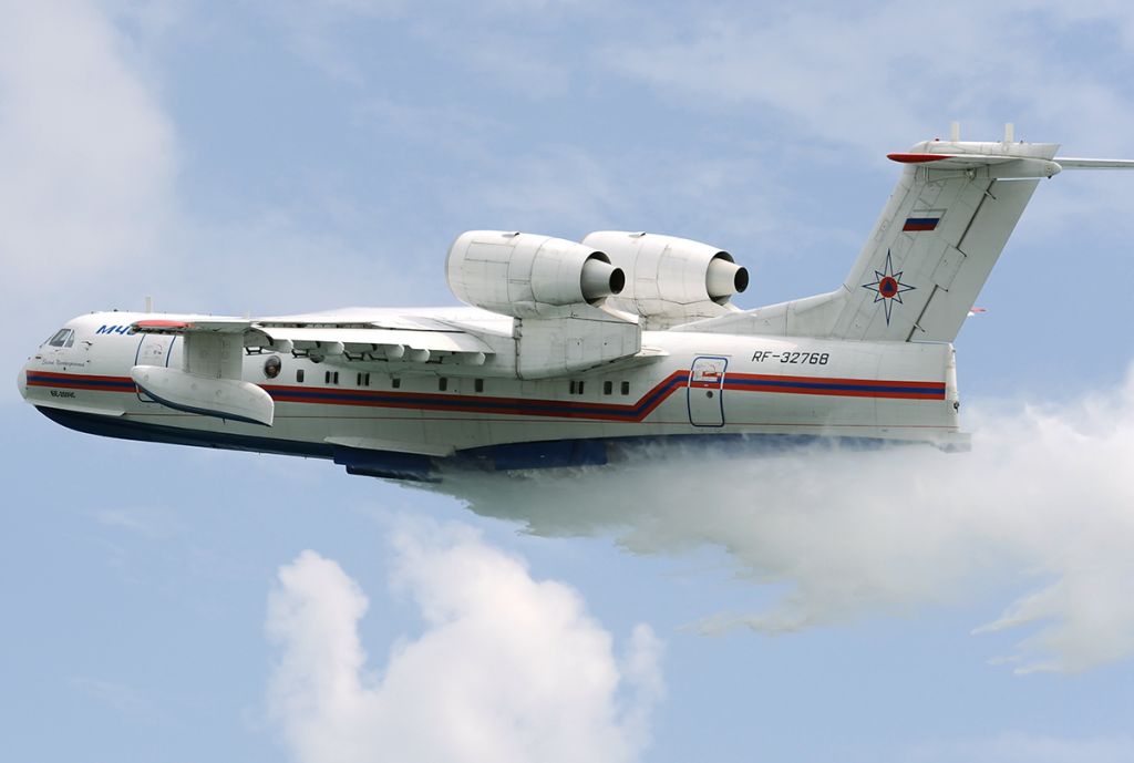 The_beautiful_plane_Be-200_(4995030746).jpg
