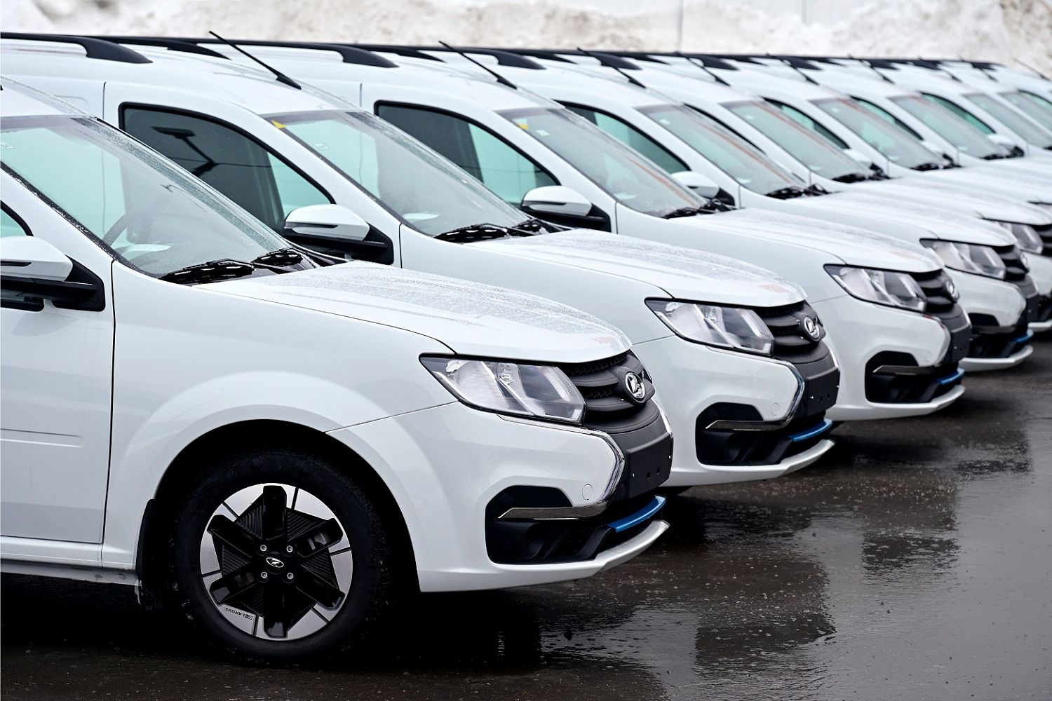 Электрофургоны LADA Largus выходят на столичные маршруты