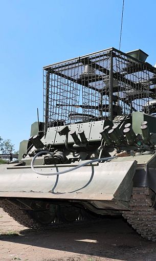 Концерн «Уралвагонзавод» успешно провел испытания обновленной БРЭМ-80